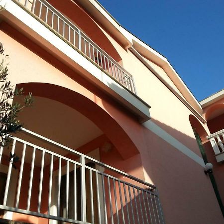 Apartmani Vesna Pinezići Eksteriør bilde