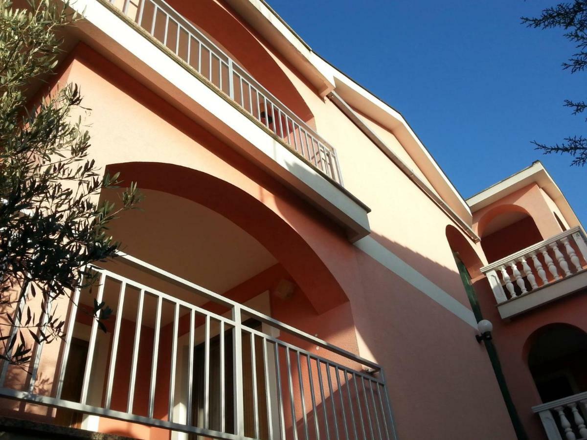 Apartmani Vesna Pinezići Eksteriør bilde